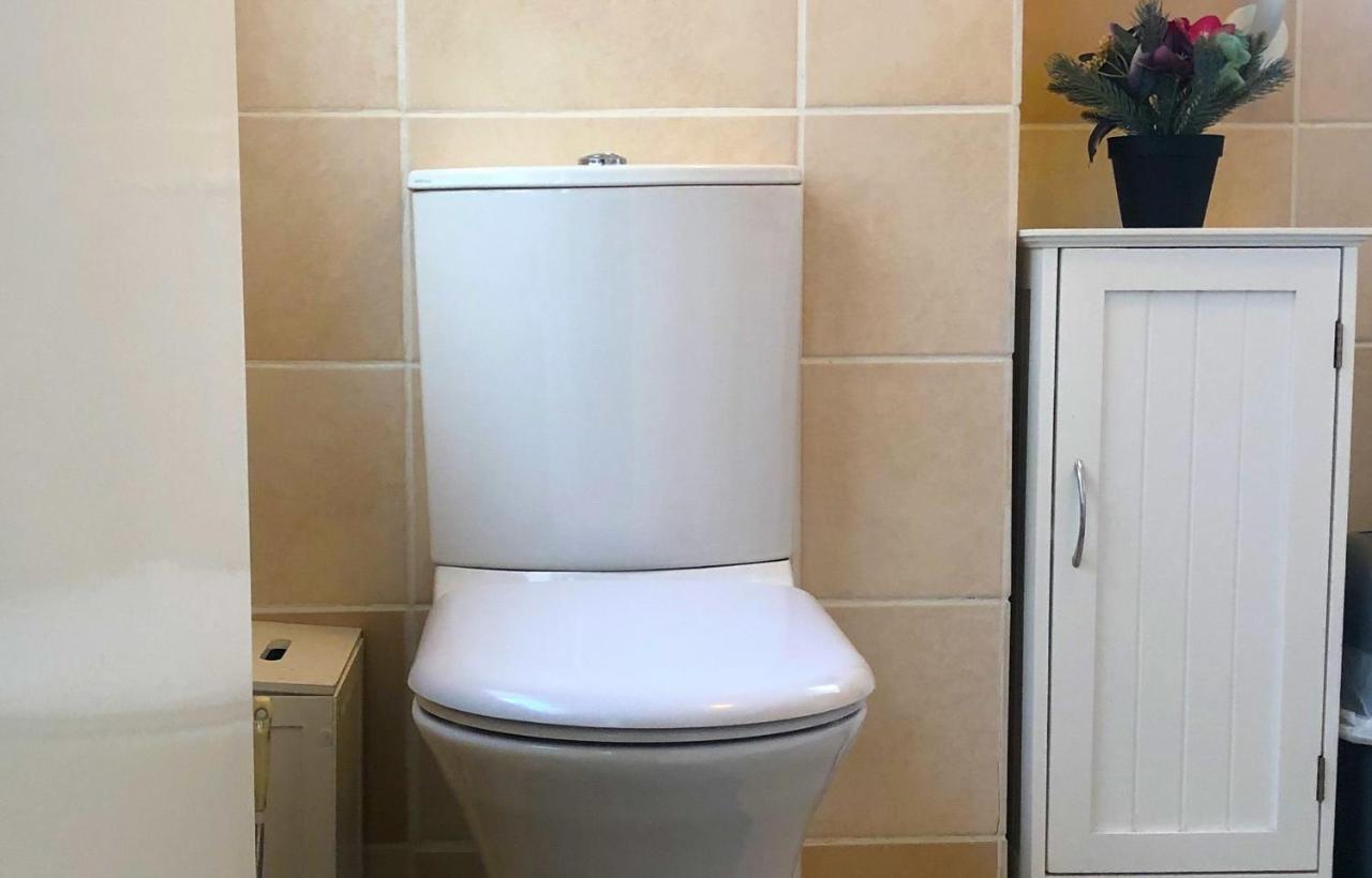 33Sm Dreams Unlimited Serviced Accommodation- Staines - Heathrow スタンウェル エクステリア 写真