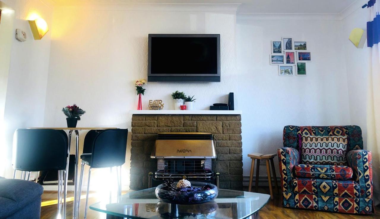 33Sm Dreams Unlimited Serviced Accommodation- Staines - Heathrow スタンウェル エクステリア 写真