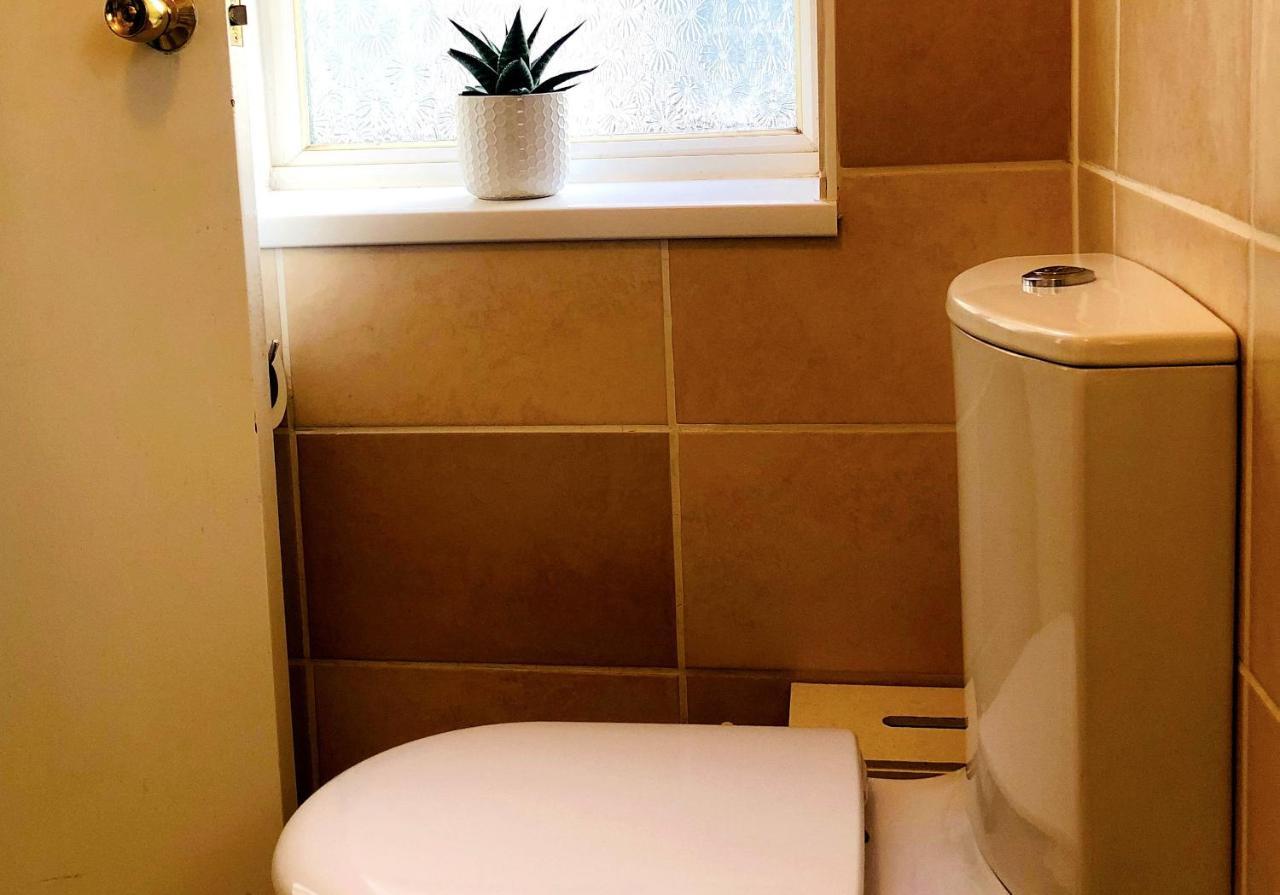 33Sm Dreams Unlimited Serviced Accommodation- Staines - Heathrow スタンウェル エクステリア 写真