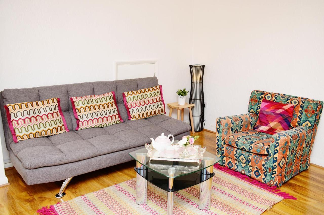 33Sm Dreams Unlimited Serviced Accommodation- Staines - Heathrow スタンウェル エクステリア 写真
