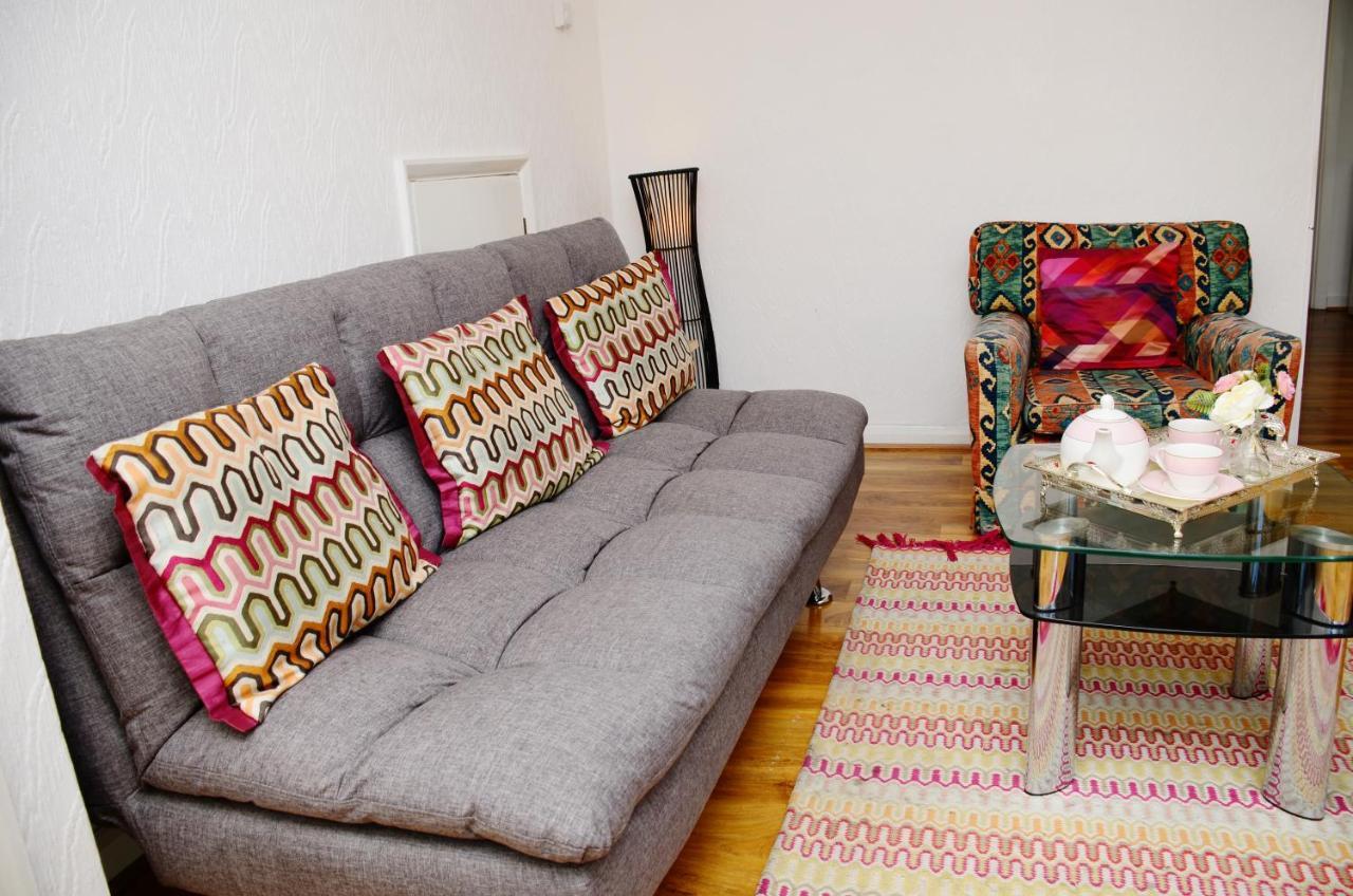 33Sm Dreams Unlimited Serviced Accommodation- Staines - Heathrow スタンウェル エクステリア 写真