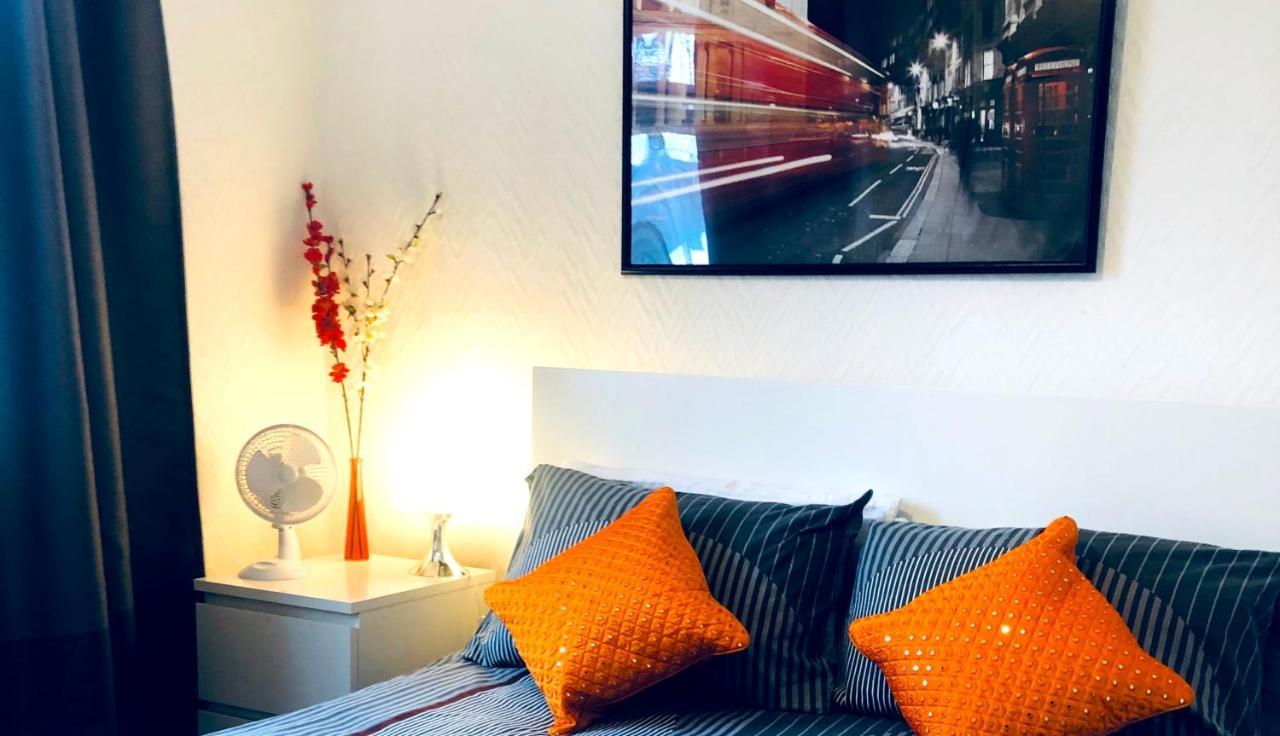 33Sm Dreams Unlimited Serviced Accommodation- Staines - Heathrow スタンウェル エクステリア 写真