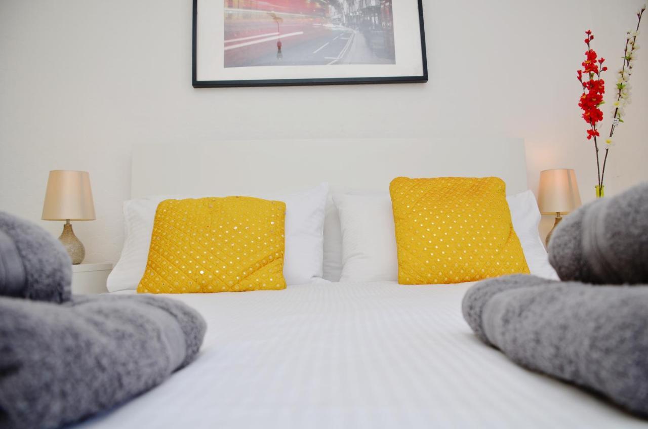 33Sm Dreams Unlimited Serviced Accommodation- Staines - Heathrow スタンウェル エクステリア 写真