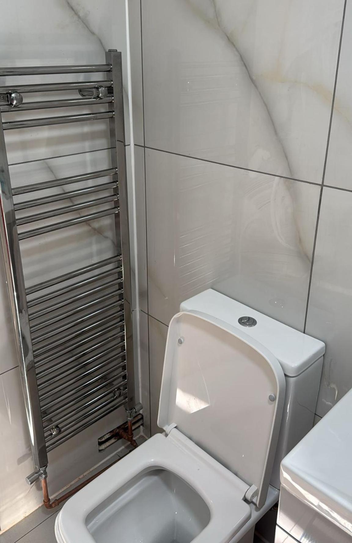 33Sm Dreams Unlimited Serviced Accommodation- Staines - Heathrow スタンウェル エクステリア 写真