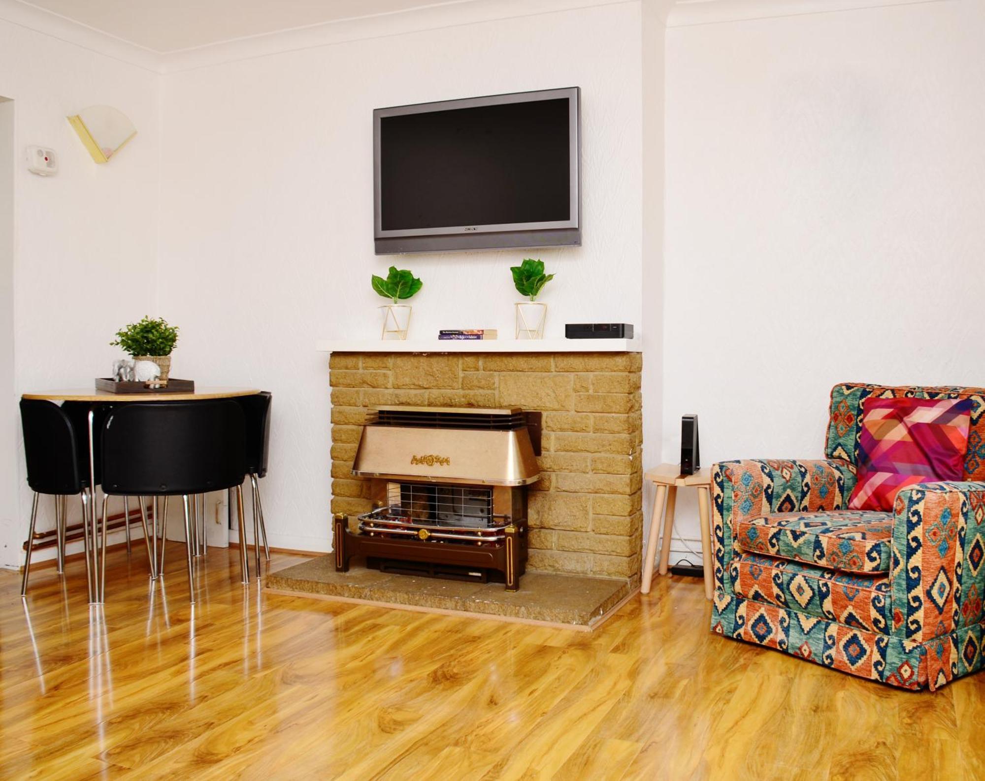 33Sm Dreams Unlimited Serviced Accommodation- Staines - Heathrow スタンウェル エクステリア 写真